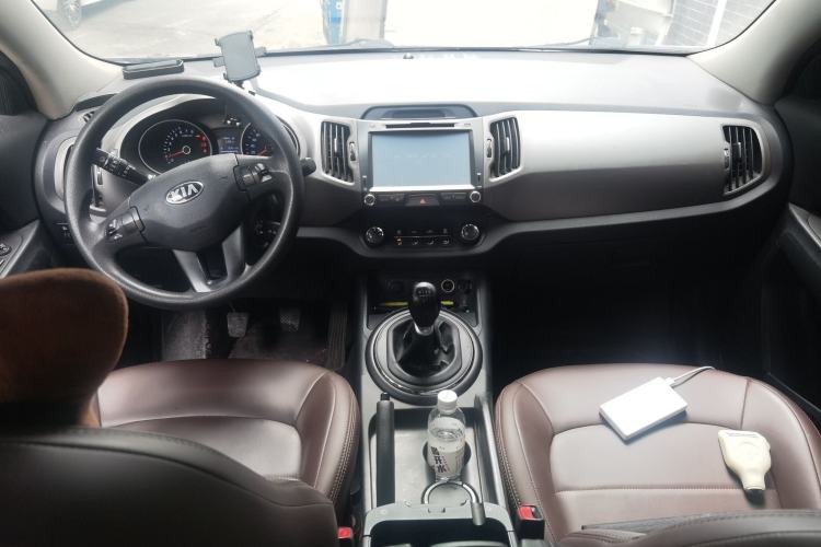 Used Kia Sportage R 2015 2.0L Manual Two-Wheel Drive GL Model Center Console