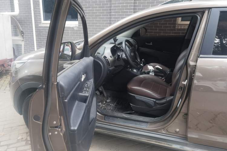 Used Kia Sportage R 2015 2.0L Manual Two-Wheel Drive GL Model Driver Seat