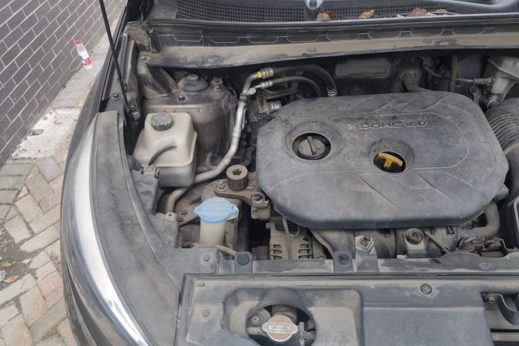Used Kia Sportage R 2015 2.0L Manual Two-Wheel Drive GL Model Engine Bay Right