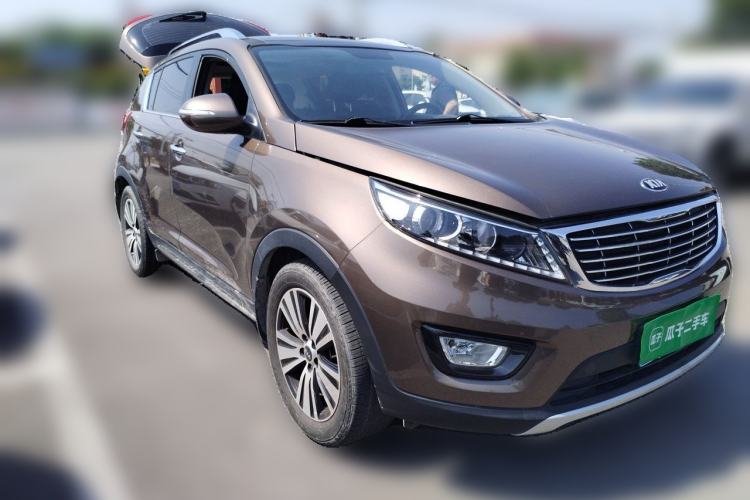 Used Kia Sportage R 2015 2.0L Automatic Two-Wheel Drive DLX Model Front Right 45 Deg
