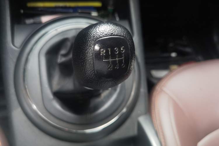 Used Kia Sportage R 2015 2.0L Manual Two-Wheel Drive GL Model Gear Lever