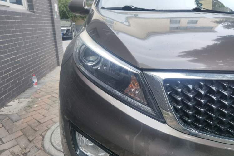 Used Kia Sportage R 2015 2.0L Manual Two-Wheel Drive GL Model Right Front Headlight
