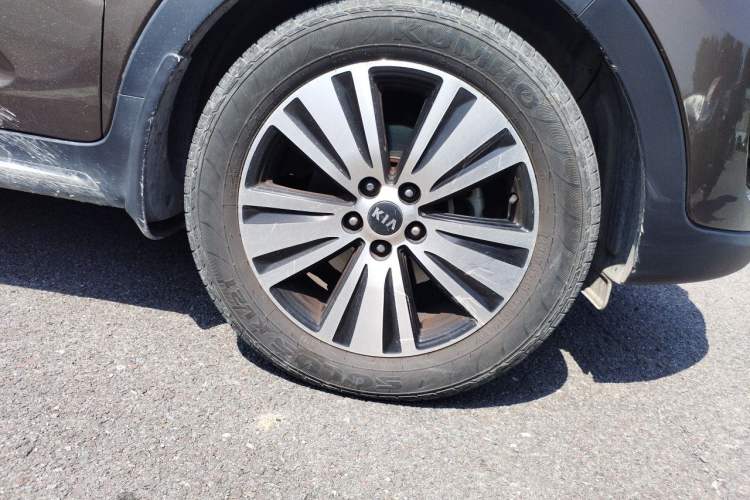 Used Kia Sportage R 2015 2.0L Automatic Two-Wheel Drive DLX Model Right Front Wheel Hub