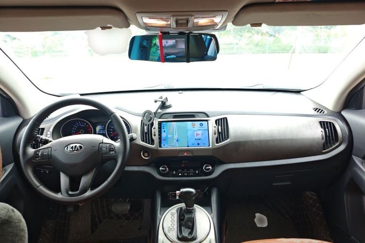 Used Kia Sportage R 2015 2.0L Automatic Two-Wheel Drive GLS Center Console