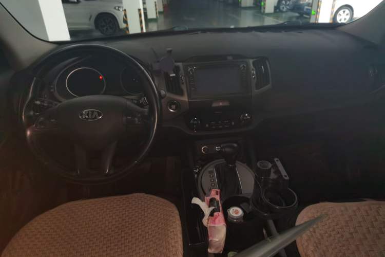 Used Kia Sportage R 2015 2.0L Automatic Two-Wheel Drive DLX Model Center Console
