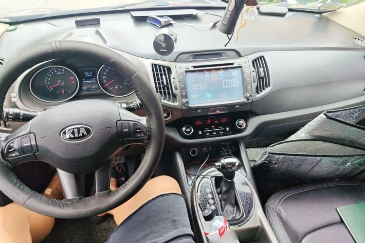Used Kia Sportage R 2015 2.0L Automatic Two-Wheel Drive DLX Model Center Console