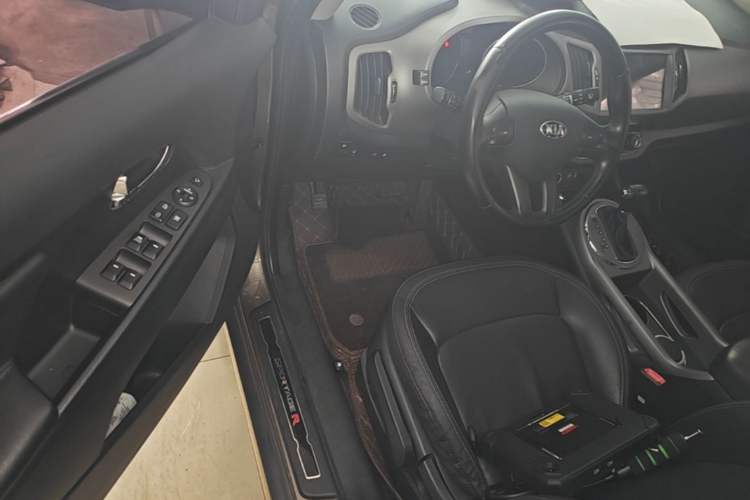 Used Kia Sportage R 2015 2.0L Automatic Two-Wheel Drive DLX Model Driver Seat