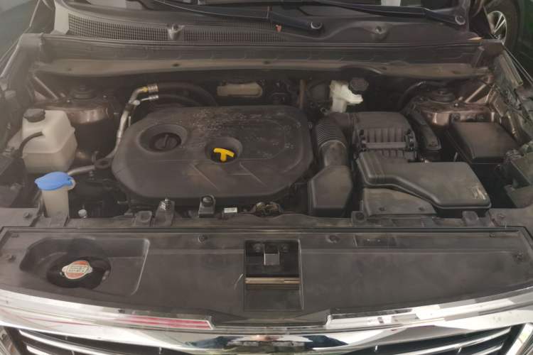 Used Kia Sportage R 2015 2.0L Automatic Two-Wheel Drive DLX Model Engine Bay