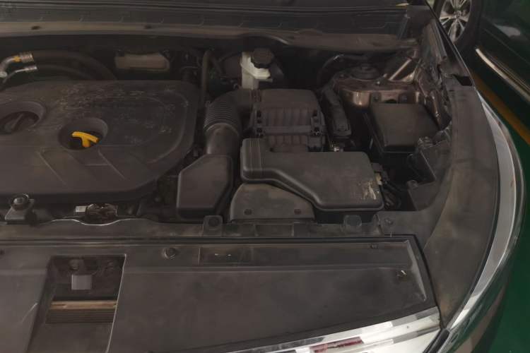 Used Kia Sportage R 2015 2.0L Automatic Two-Wheel Drive DLX Model Engine Bay Left