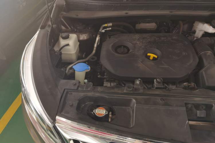 Used Kia Sportage R 2015 2.0L Automatic Two-Wheel Drive DLX Model Engine Bay Right
