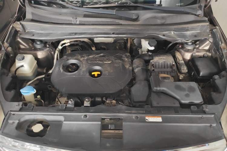 Used Kia Sportage R 2015 2.0L Automatic Two-Wheel Drive DLX Model Engine Bay