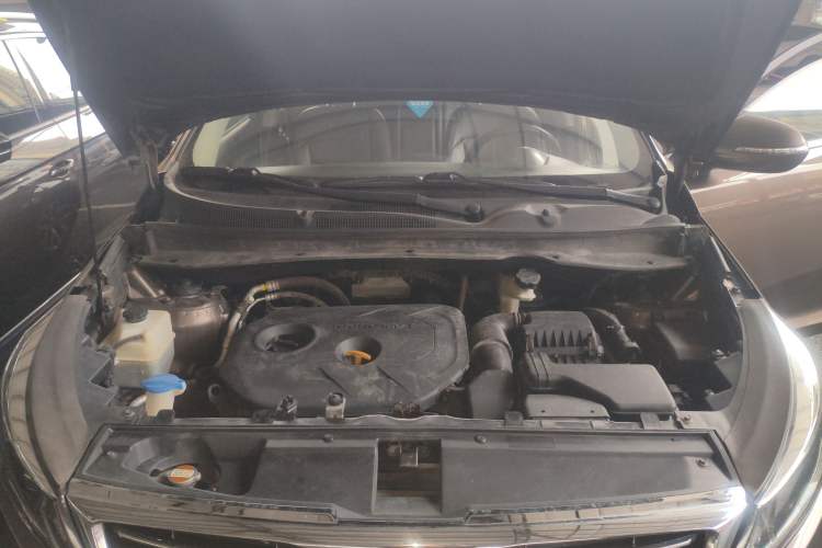 Used Kia Sportage R 2015 2.0L Manual Two-Wheel Drive GLS Trim Engine Bay