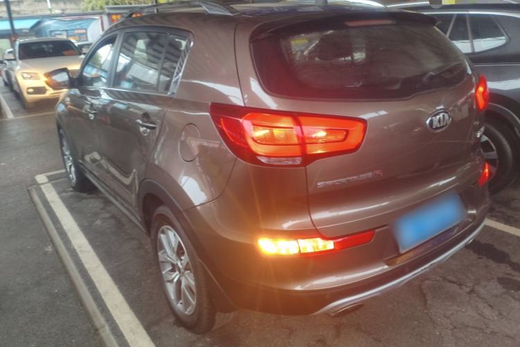 Used Kia Sportage R 2015 2.0L Manual Two-Wheel Drive GLS Trim Exterior 2
