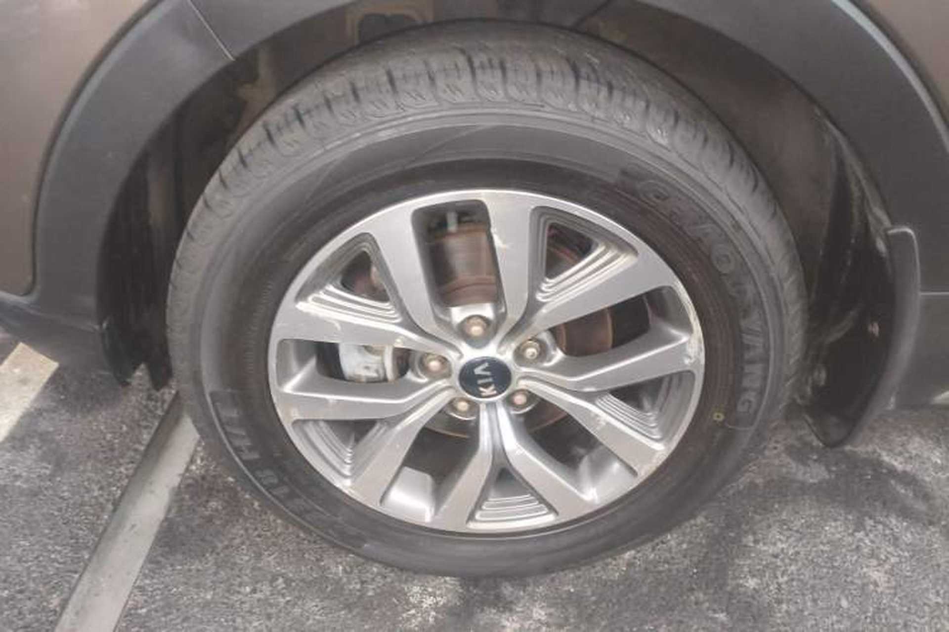 Used Kia Sportage R 2015 2.0L Manual Two-Wheel Drive GLS Trim Exterior 4