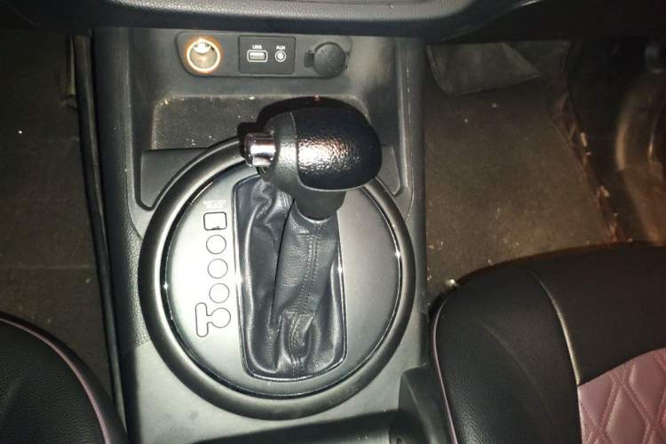Used Kia Sportage R 2015 2.0L Automatic Two-Wheel Drive GL Gear Lever