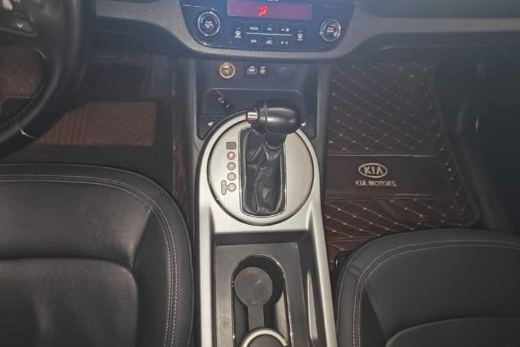 Used Kia Sportage R 2015 2.0L Automatic Two-Wheel Drive DLX Model Gear Lever