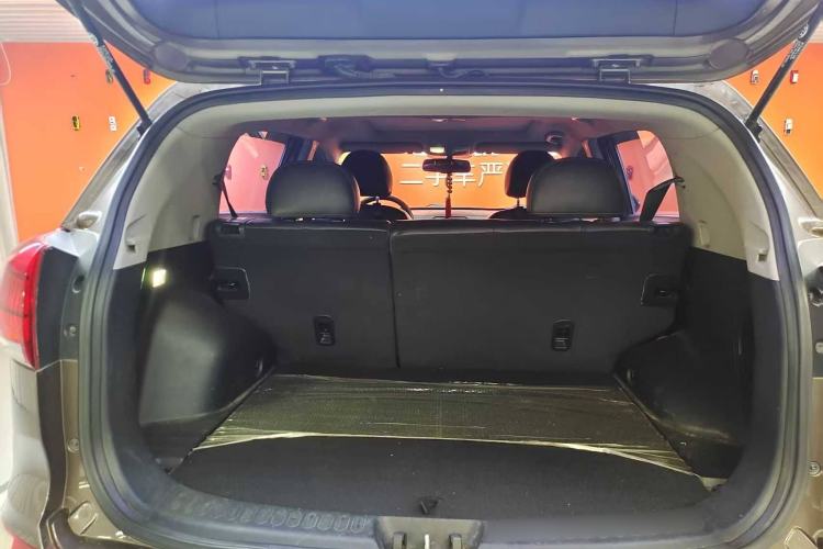 Used Kia Sportage R 2015 2.0L Automatic Two-Wheel Drive DLX Model Interior 6