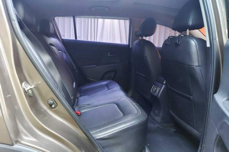 Used Kia Sportage R 2015 2.0L Automatic Two-Wheel Drive DLX Model Interior 8