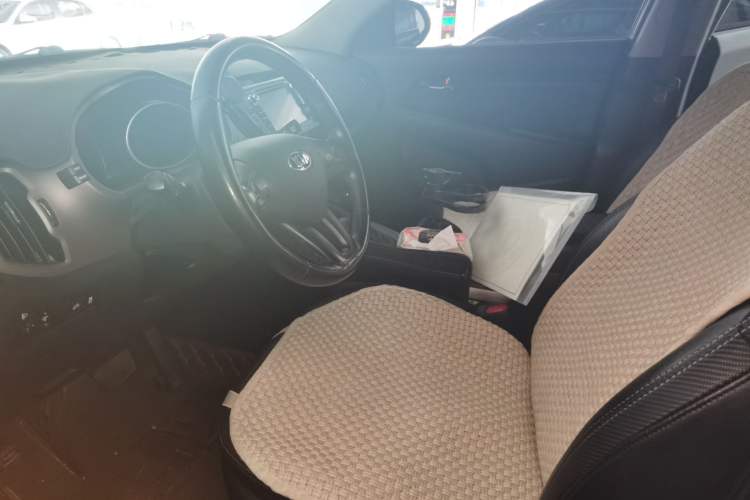 Used Kia Sportage R 2015 2.0L Automatic Two-Wheel Drive DLX Model Left Front Seat