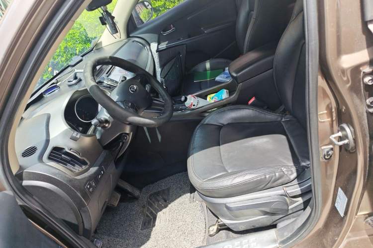 Used Kia Sportage R 2015 2.0L Automatic Two-Wheel Drive DLX Model Left Front Seat