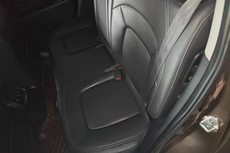 Used Kia Sportage R 2015 2.0L Automatic Two-Wheel Drive DLX Model Left Rear Seat