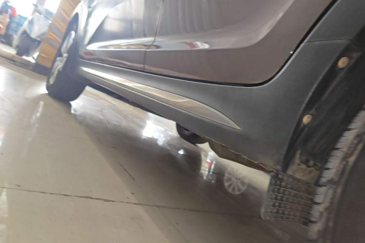 Used Kia Sportage R 2015 2.0L Automatic Two-Wheel Drive DLX Model Left Side Sill