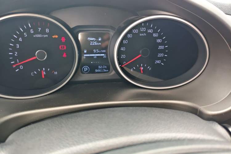 Used Kia Sportage R 2015 2.0L Automatic Two-Wheel Drive GLS Odometer Close Up
