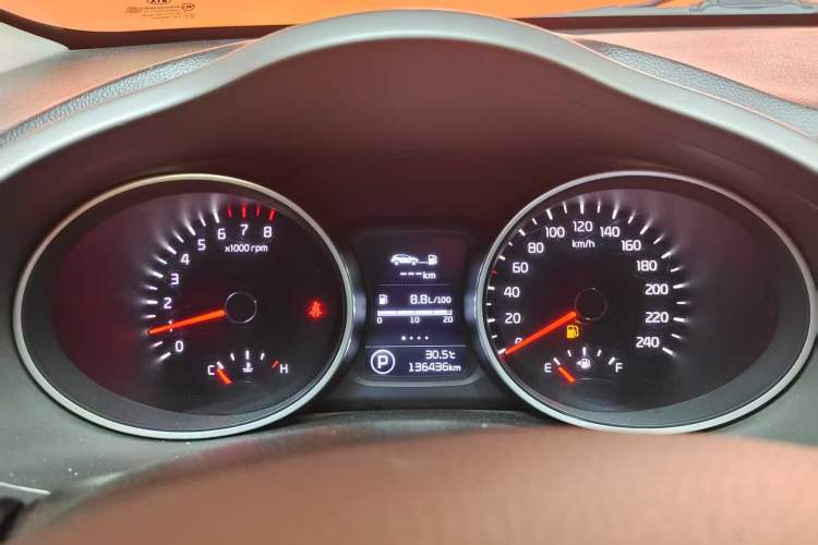 Used Kia Sportage R 2015 2.0L Automatic Two-Wheel Drive DLX Model Odometer Close Up