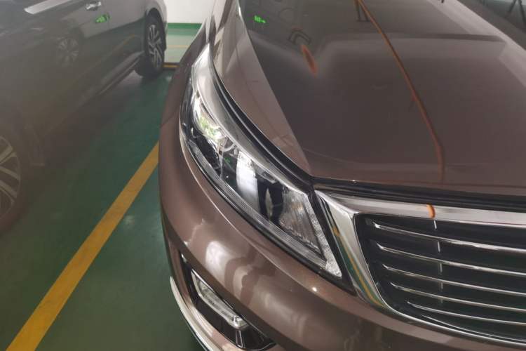 Used Kia Sportage R 2015 2.0L Automatic Two-Wheel Drive DLX Model Right Front Headlight