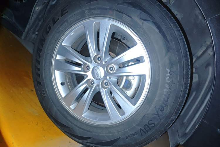 Used Kia Sportage R 2015 2.0L Automatic Two-Wheel Drive GL Right Front Wheel Hub