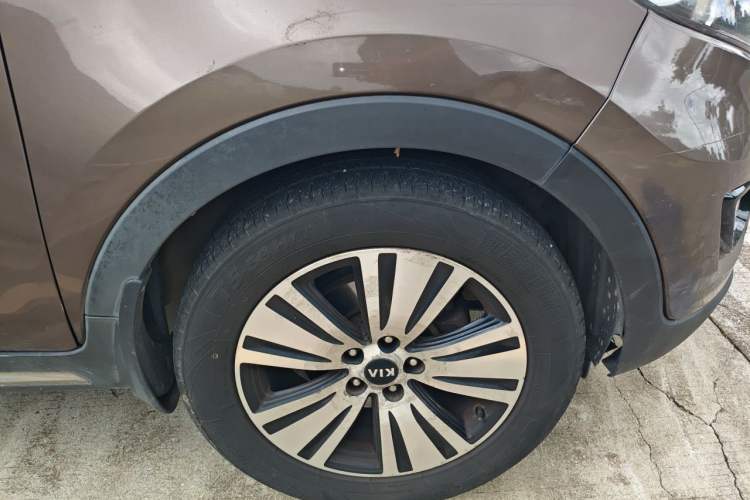 Used Kia Sportage R 2015 2.0L Automatic Two-Wheel Drive GLS Right Front Wheel Hub