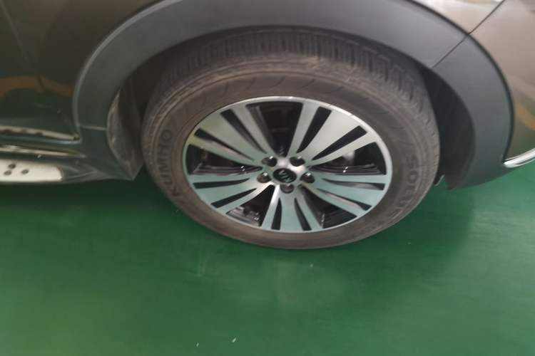 Used Kia Sportage R 2015 2.0L Automatic Two-Wheel Drive DLX Model Right Front Wheel Hub