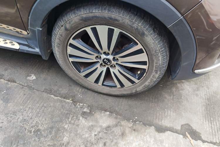 Used Kia Sportage R 2015 2.0L Automatic Two-Wheel Drive DLX Model Right Front Wheel Hub
