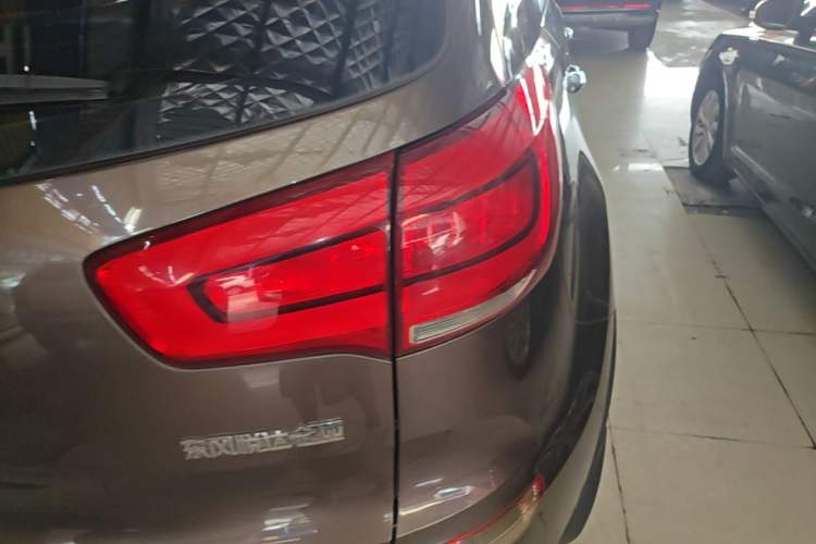 Used Kia Sportage R 2015 2.0L Automatic Two-Wheel Drive DLX Model Right Rear Taillight