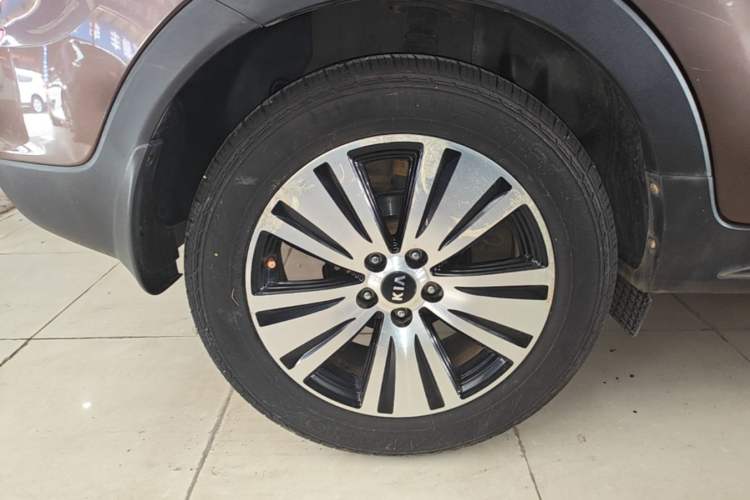 Used Kia Sportage R 2015 2.0L Automatic Two-Wheel Drive DLX Model Right Rear Wheel Hub