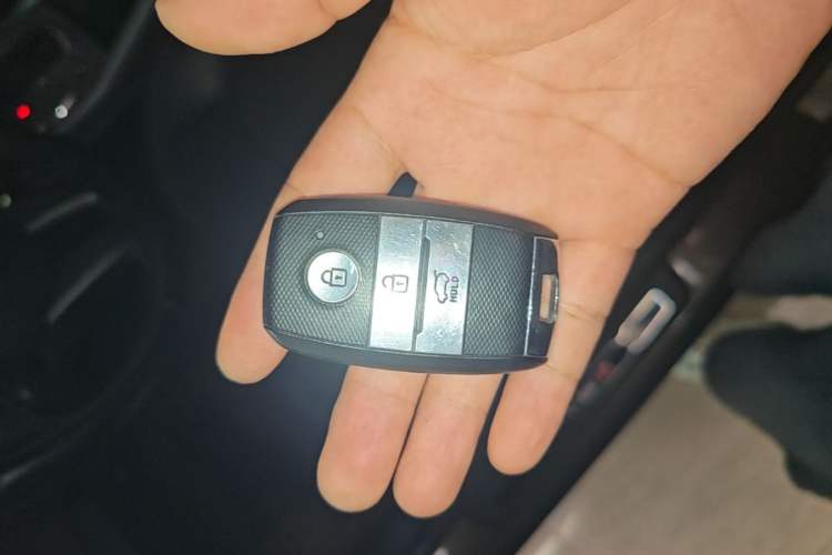 Used Kia Sportage R 2015 2.0L Automatic Two-Wheel Drive DLX Model Vehicle Key