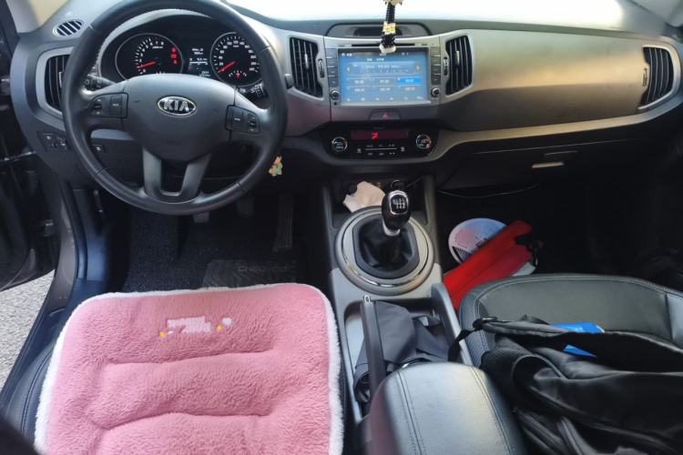 Used Kia Sportage R 2015 2.0L Manual Two-Wheel Drive GLS Trim Center Console