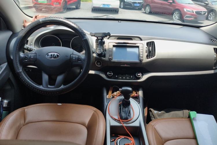 Used Kia Sportage R 2015 2.0L Automatic Two-Wheel Drive GLS Center Console