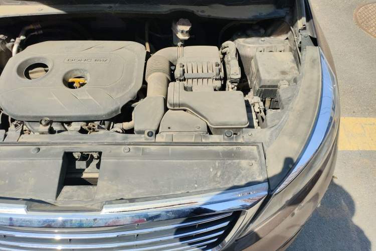 Used Kia Sportage R 2015 2.0L Automatic Two-Wheel Drive DLX Model Engine Bay Left