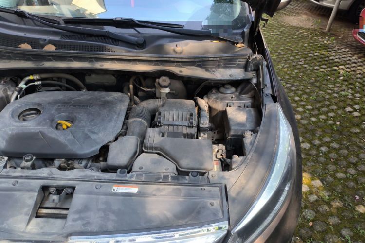 Used Kia Sportage R 2015 2.0L Automatic Two-Wheel Drive DLX Model Engine Bay Left