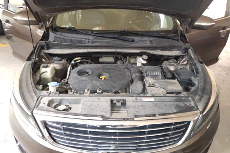 Used Kia Sportage R 2015 2.0L Automatic Two-Wheel Drive DLX Model Engine Bay