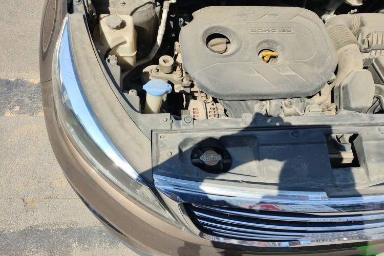 Used Kia Sportage R 2015 2.0L Automatic Two-Wheel Drive DLX Model Engine Bay Right