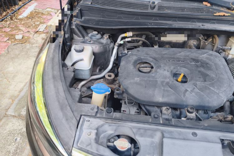 Used Kia Sportage R 2015 2.0L Manual Two-Wheel Drive GLS Trim Engine Bay Right