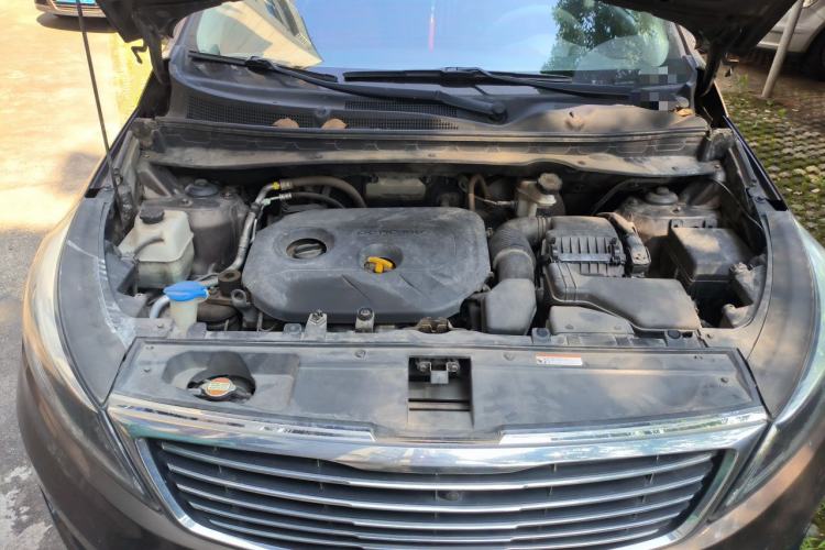 Used Kia Sportage R 2015 2.0L Automatic Two-Wheel Drive DLX Model Engine Bay
