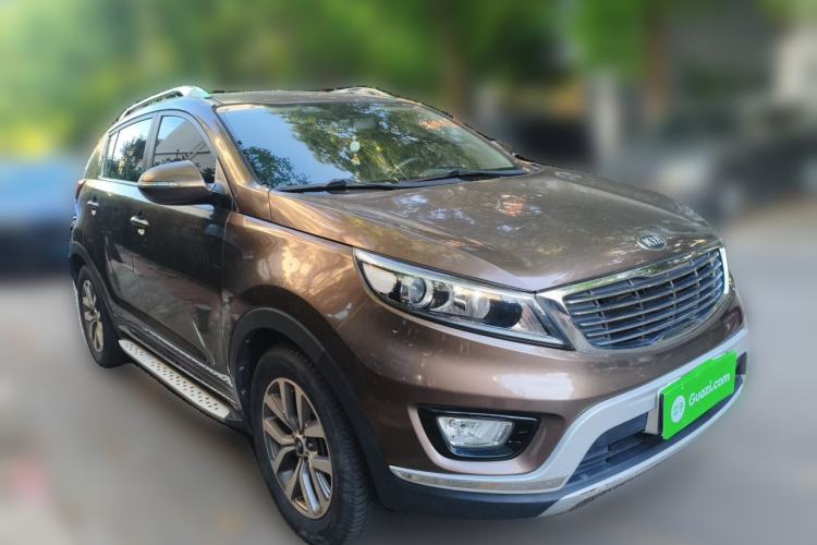 Used Kia Sportage R 2015 2.0L Manual Two-Wheel Drive GLS Trim Front Right 45 Deg