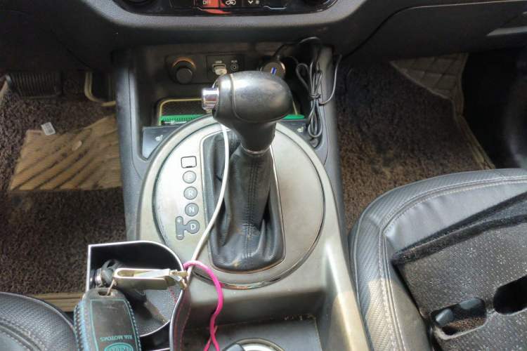 Used Kia Sportage R 2015 2.0L Automatic Two-Wheel Drive DLX Model Gear Lever