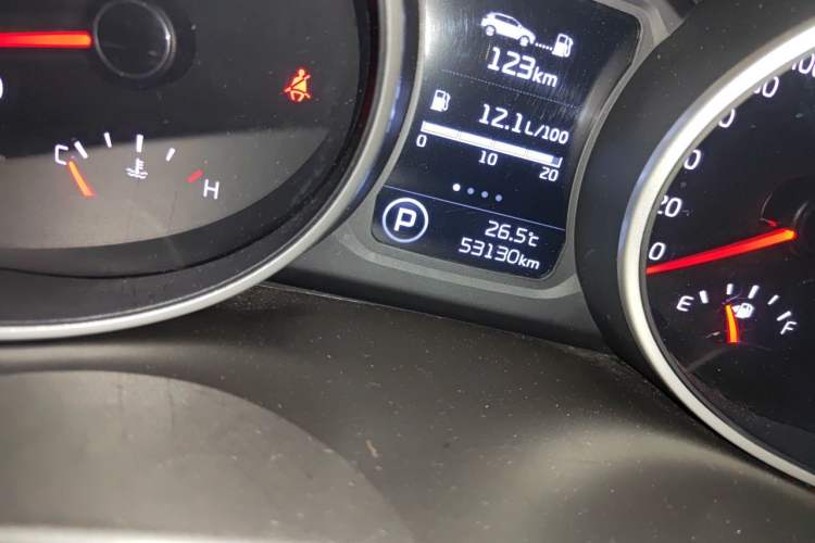 Used Kia Sportage R 2015 2.0L Automatic Two-Wheel Drive DLX Model Odometer Close Up