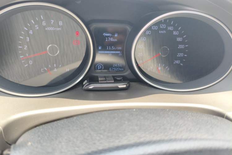 Used Kia Sportage R 2015 2.0L Automatic Two-Wheel Drive GLS Odometer Close Up