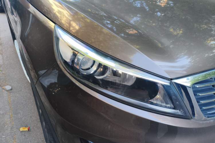 Used Kia Sportage R 2015 2.0L Manual Two-Wheel Drive GLS Trim Right Front Headlight