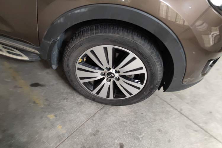 Used Kia Sportage R 2015 2.0L Automatic Two-Wheel Drive DLX Model Right Front Wheel Hub